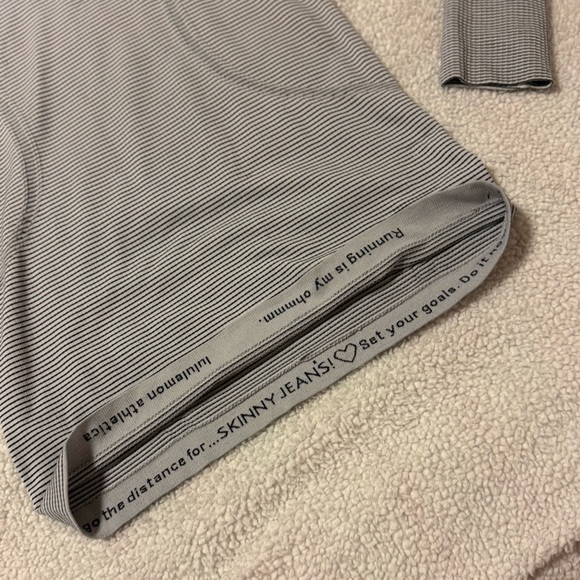 Lululemon Swiftly Tech Long Sleeve Crew Neck Shirt Black White Stripe - Picture 12 of 16